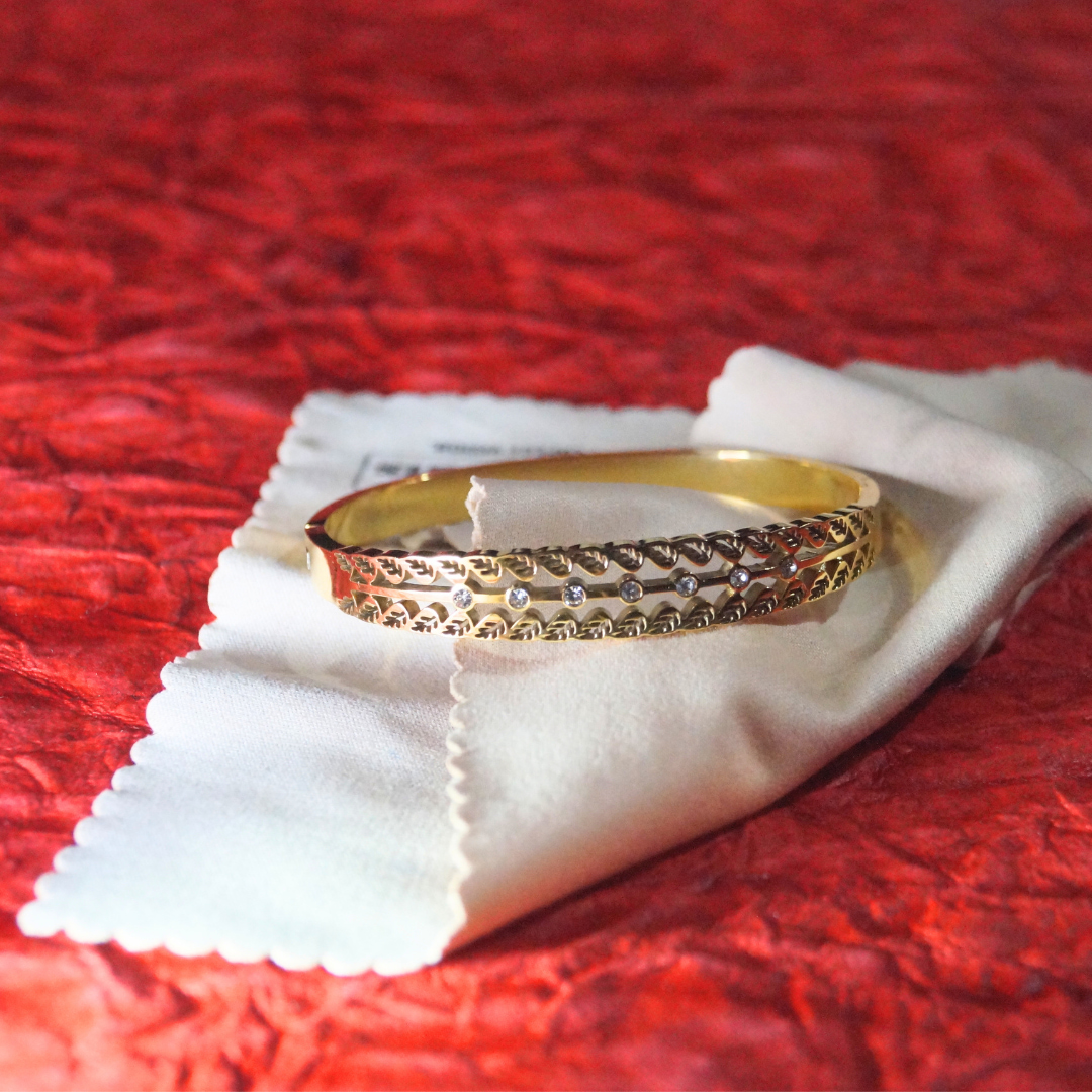 Elowen Leaf Bangle