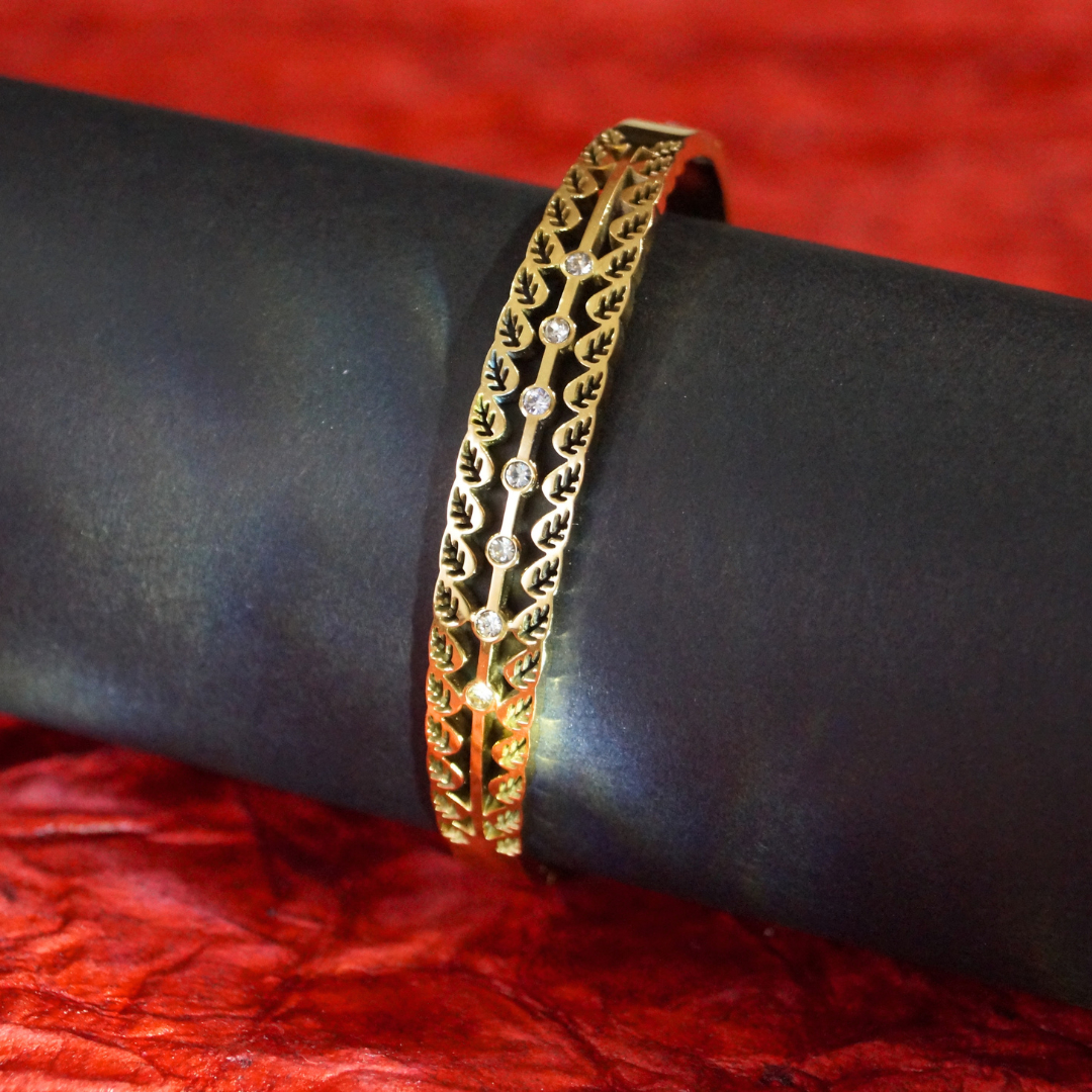 Elowen Leaf Bangle