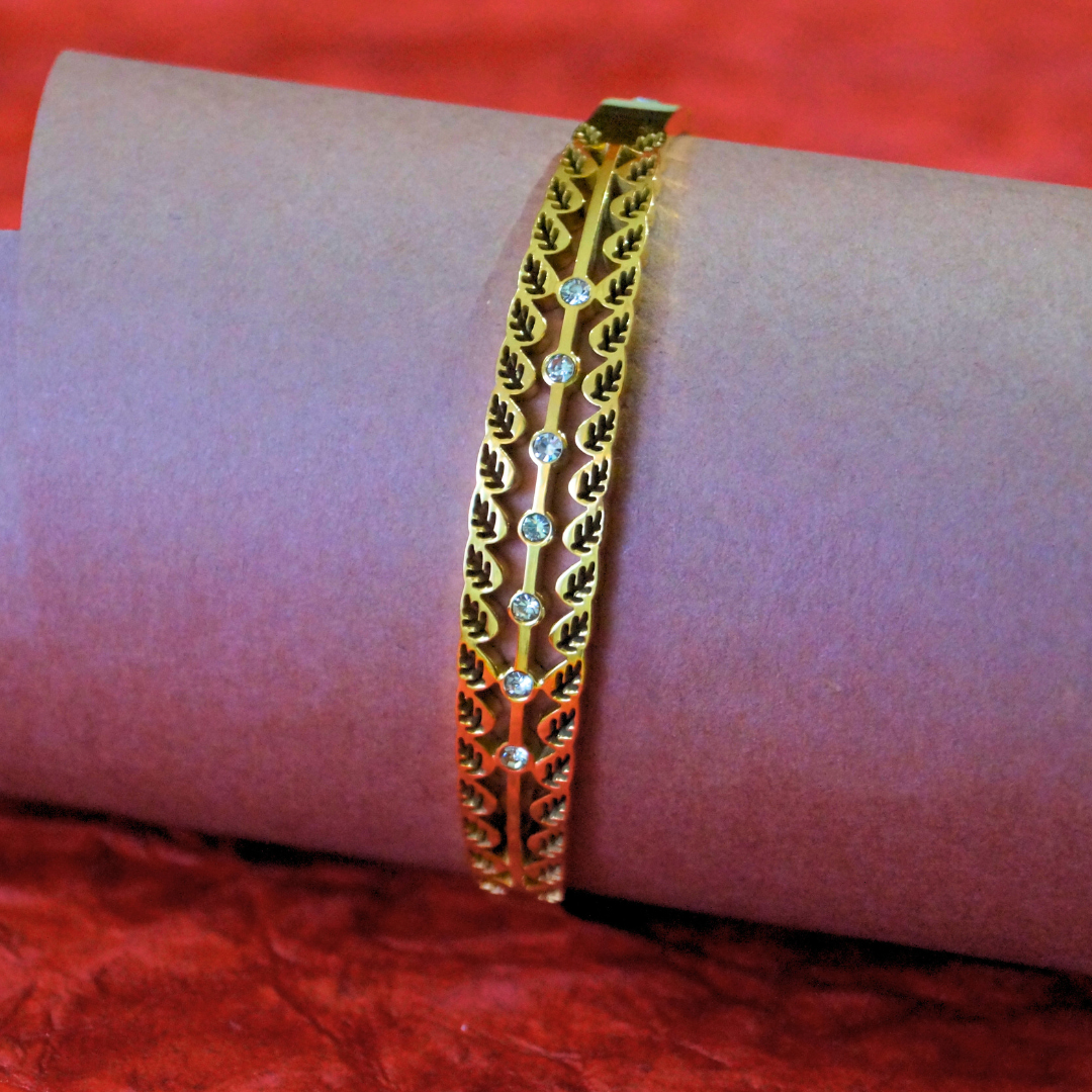 Elowen Leaf Bangle