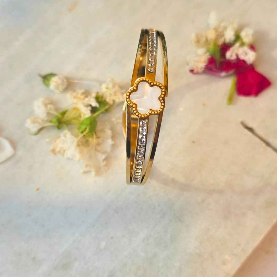 Clover Gleam Bracelet